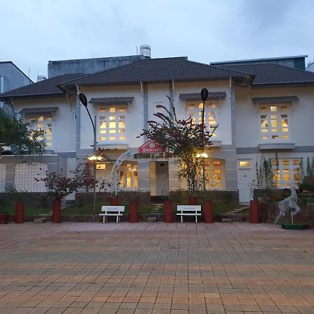 Khach San Huong Me Hotel Buon Ma Thuot Exterior photo