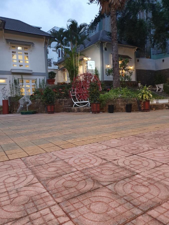 Khach San Huong Me Hotel Buon Ma Thuot Exterior photo